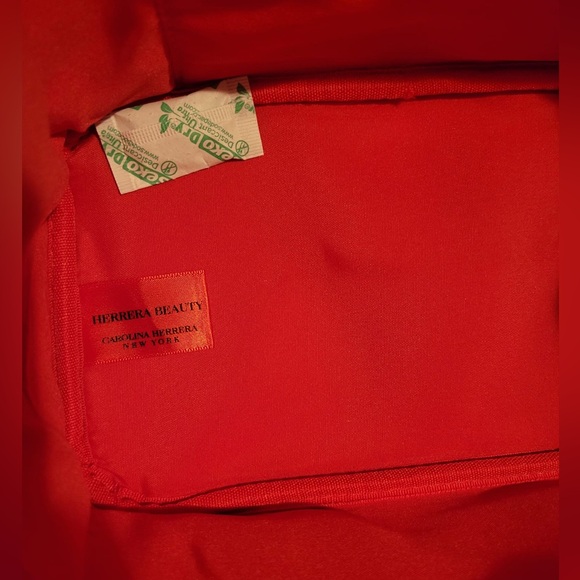 CAROLINA HERRERA BIG MAKE UP BAG - Picture 5 of 9